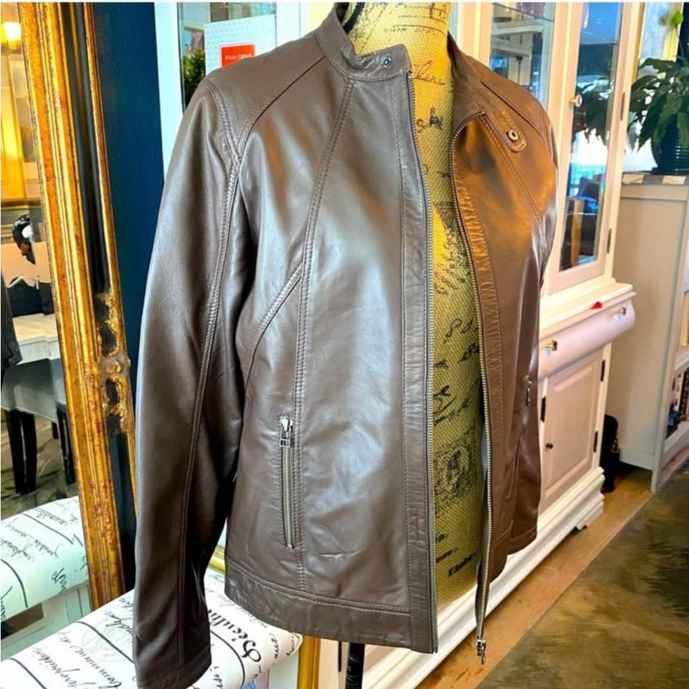 Peter Millar women’s leather jacket, size Medium